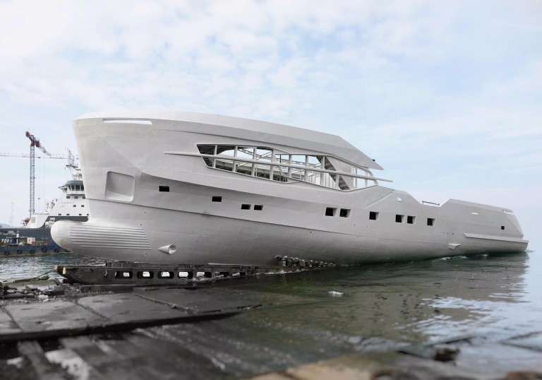 Numarine 32XP Hull 2 Launching